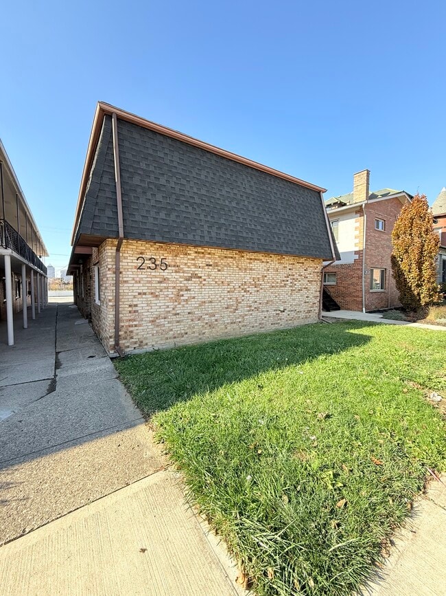 Building Photo - 235 Hamilton Ave Unit 235