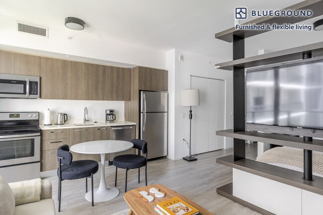 Photo - 230 NE 4th St Unidad FL3-ID131