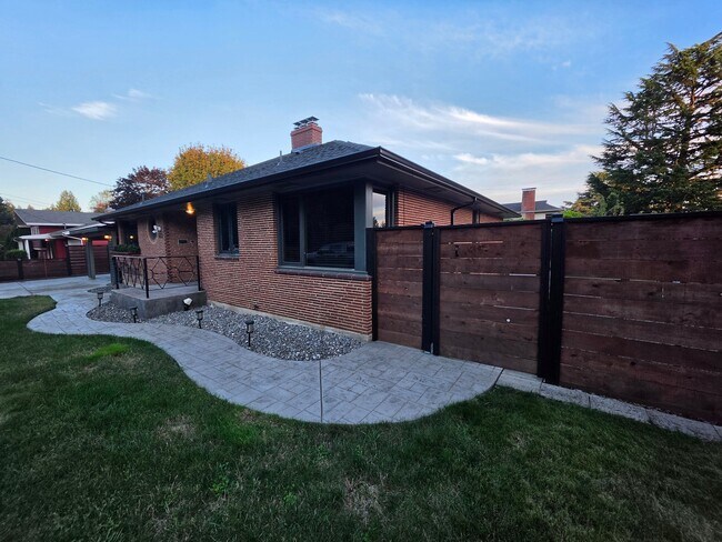 Photo - 1114 NE 6th Ave