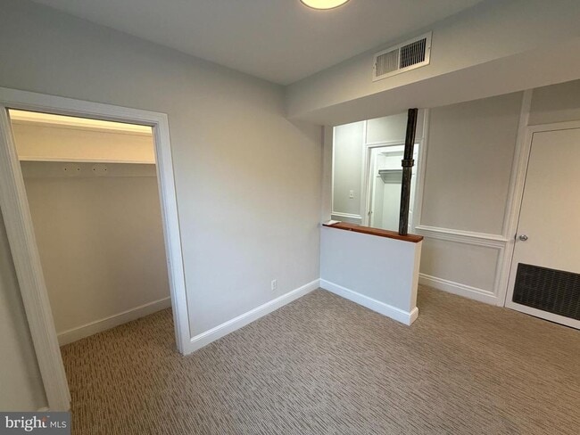 Building Photo - 123 N Washington St Unit 201