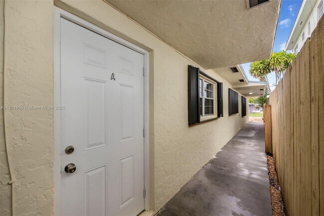 Photo - 2033 Dewey St Unidad 1-2