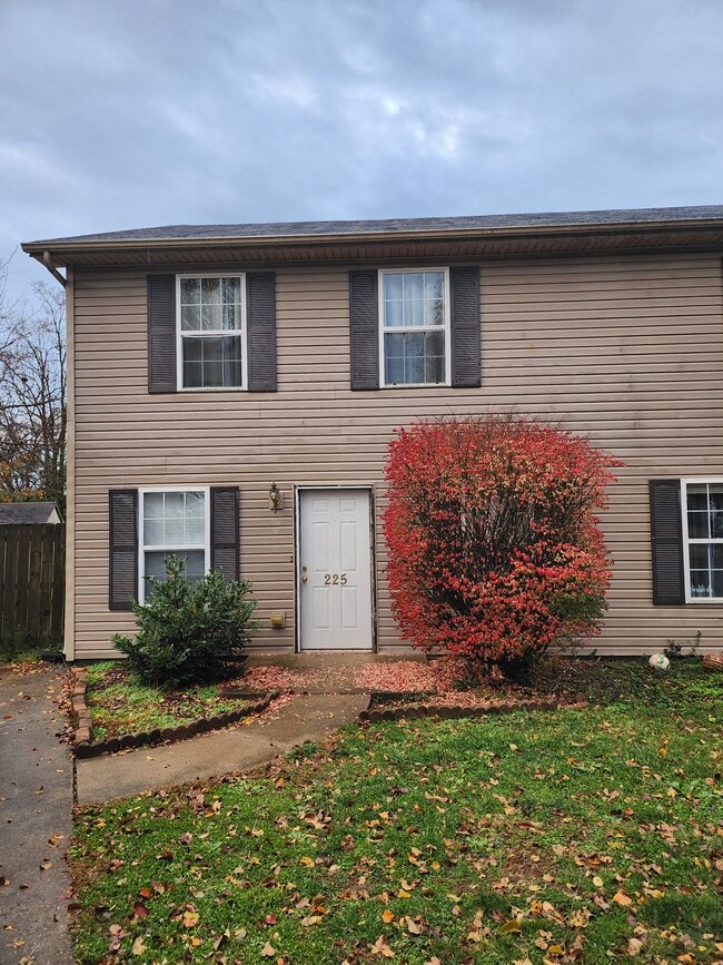 Building Photo - 225 Maple Leaf Ln