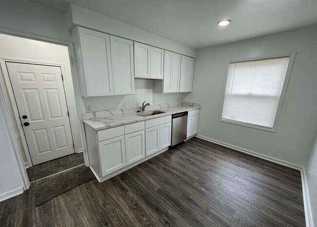 Photo - 21534 Moross Rd