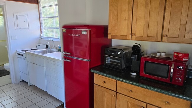 500 Hammock Rd Unit Upstairs