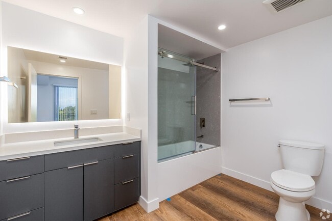 Photo - 8940 Reseda Blvd