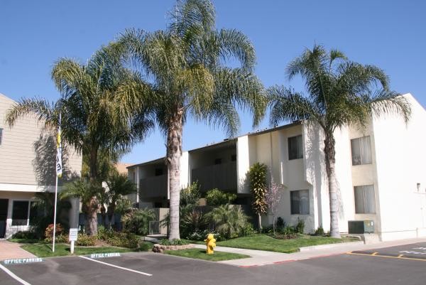 Front Exterior - Lincoln-Moody Apartments