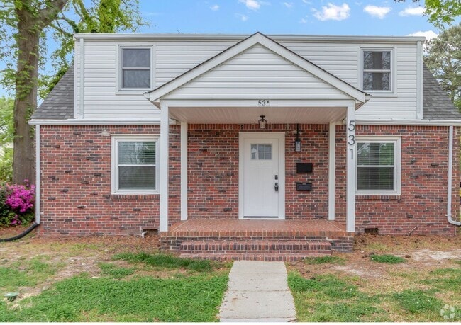 Building Photo - Welcome to this charming home located in t...