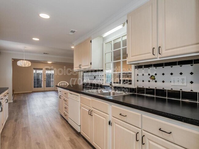 Photo - 8358 Knights Bridge Rd