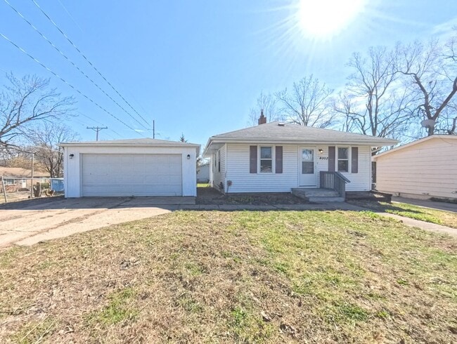 Building Photo - Newly remodeled 2 Bedroom 1 Bath Home