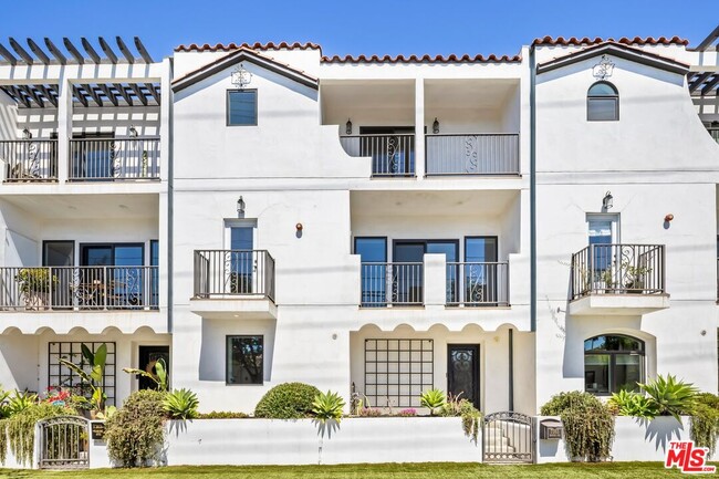 Photo - 7365 Waring Ave