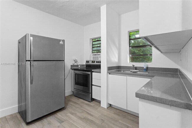 Building Photo - 27 NE 60th Terrace Unit 2