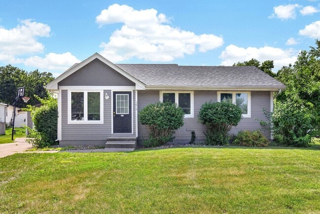 Building Photo - GREAT NEIGHBORHOOD!! 3 Bedroom, 1 Bath Home in Ankeny