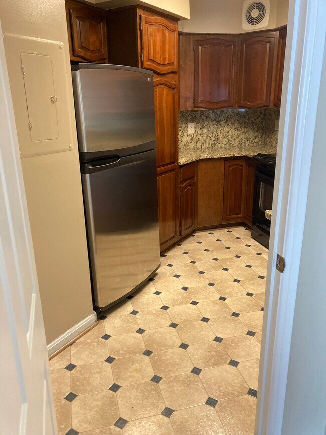 Kitchen - 1077 30th St NW Unit #501
