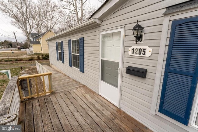 Photo - 1205 W 6th St