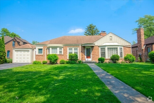 Building Photo - 149 N Willow Rd Rental