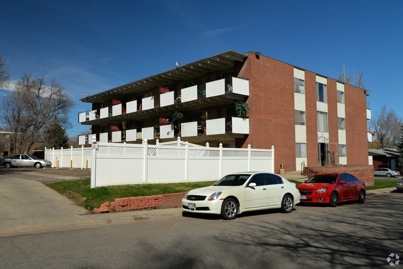 Sunset Plaza - Sunset Plaza Apartments