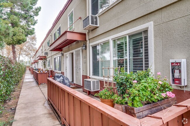 Building Photo - Santa Clara 2 bedroom, 1 bath Upstairs Con... Unit 5201 Rental