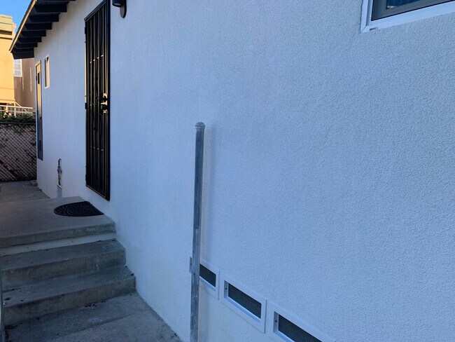 Photo - 4037 Van Dyke Ave Unidad B