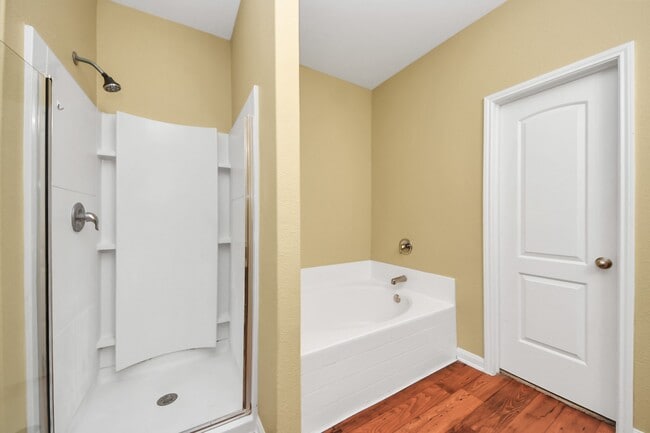 Photo - 6915 Primrose Rd