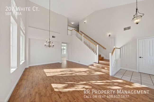 Photo - 207 White Ct
