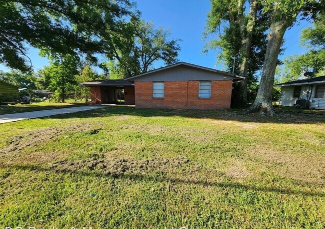 Building Photo - 1316 Clover Dr