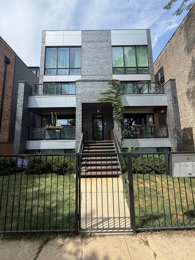 Building Photo - 520 N Oakley Blvd Unit 2 Rental