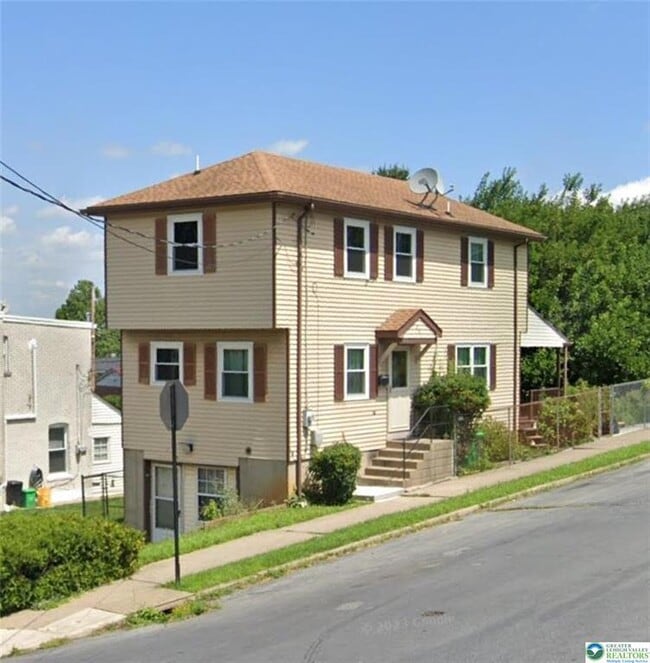 Building Photo - 201 N Irving St Rental