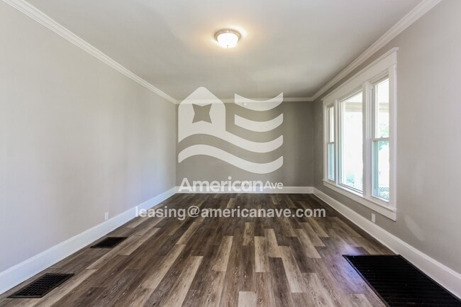 1055 W 33rd St