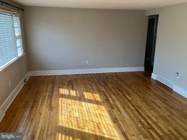 Building Photo - 118 W Lehman Ave