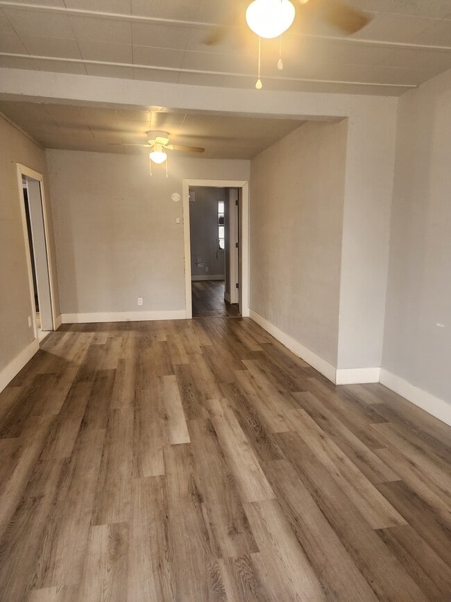 Photo - 111 W Locust Ave