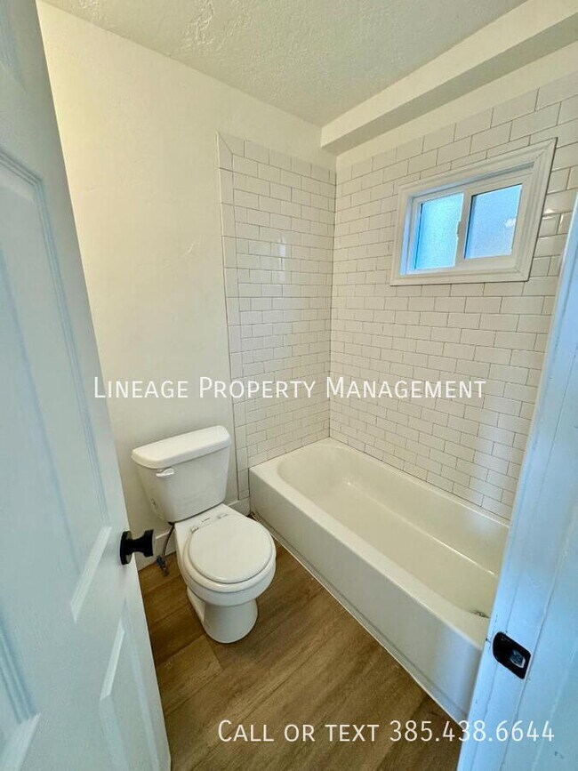 Photo - 420 W 20th St Unit 1