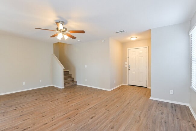 Photo - 504 Great White St