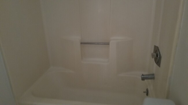 Easy maintenance fiberglass tub/shower enclosures - 7235 Rimwood St Townhome