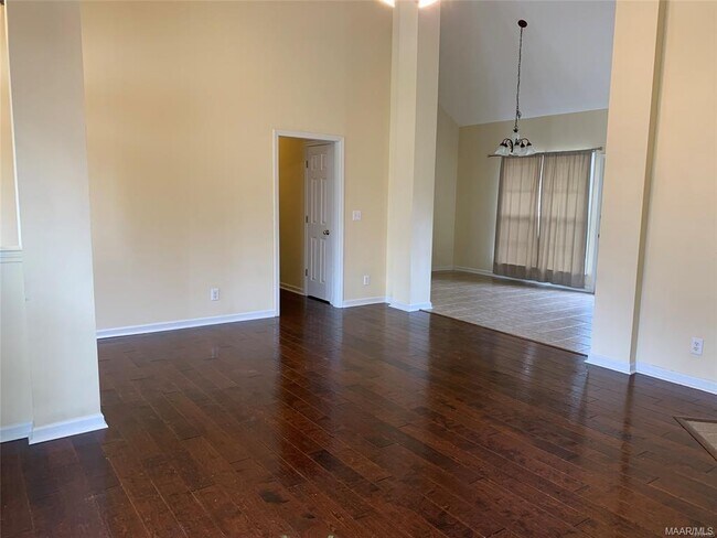 Photo - 609 Stirling Ridge