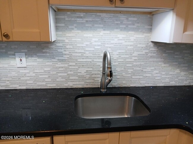 Photo - 115 Amberly Dr