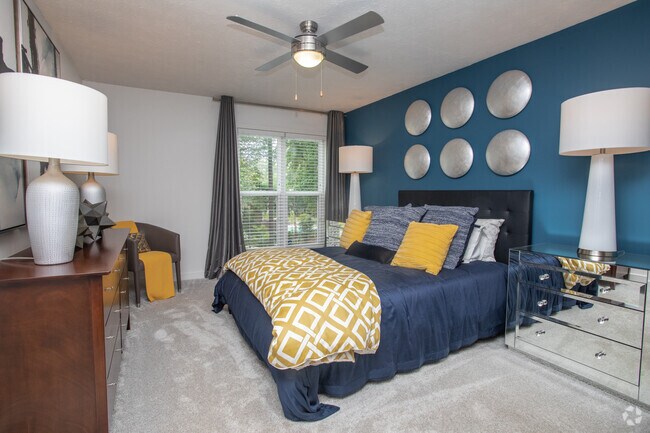 2BR, 2BA -1000SF