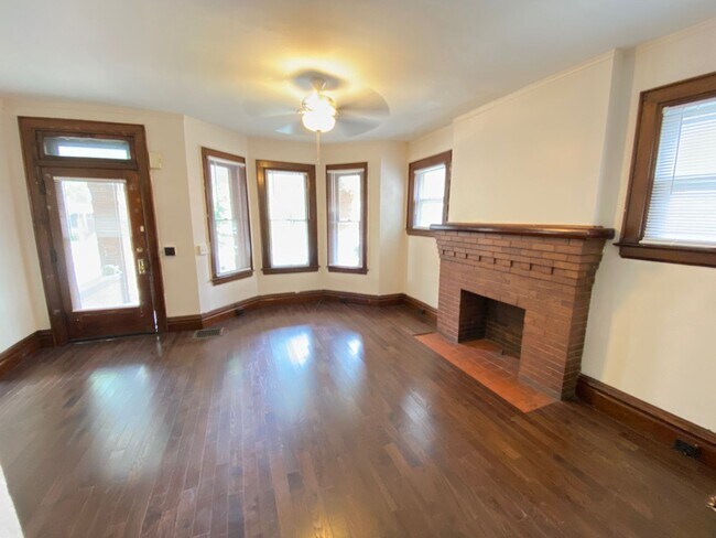 1932-1934-1934 Summit St Unit 1934