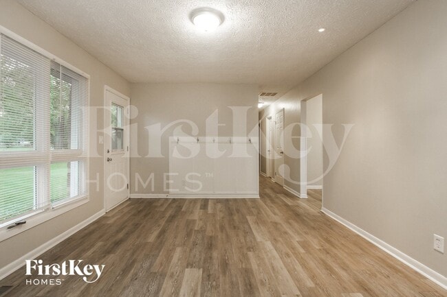 Photo - 302 Corottoman Ct