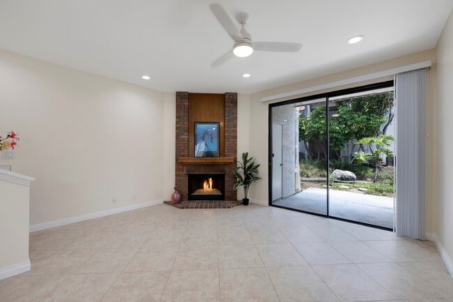 319 Molokai Dr