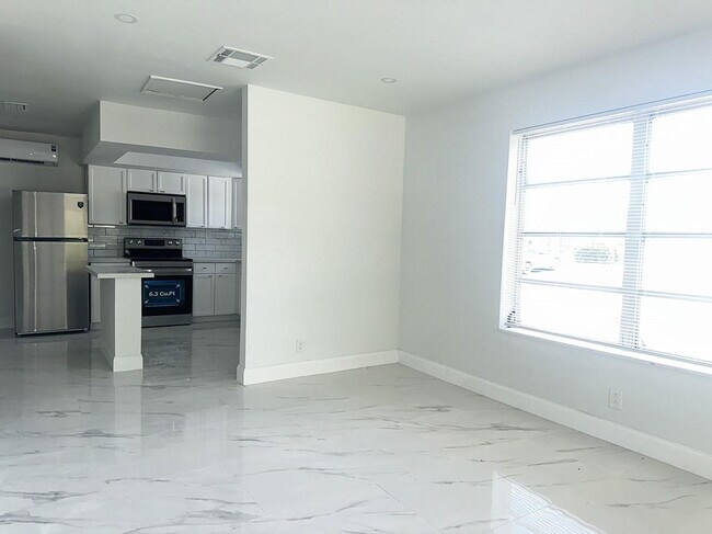 Photo - 425 SW 18th Ave