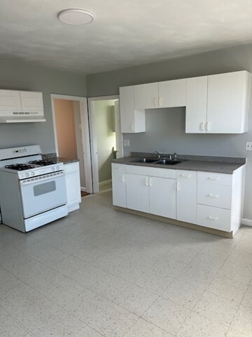 Photo - 10 Baker St Apartment Unit 2