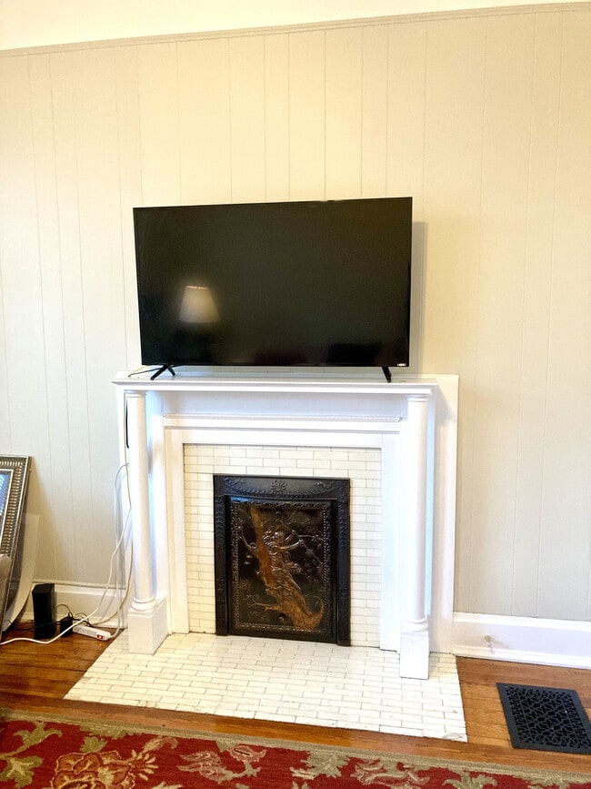 Photo - 222 E 18th St