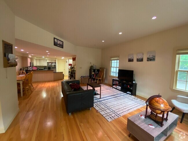 Building Photo - 57 Charles St Unit 1 Rental