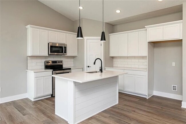 Photo - 529 Meadows Ct