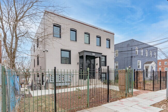 2805 Jasper St SE - 2805 Jasper St SE Apartments