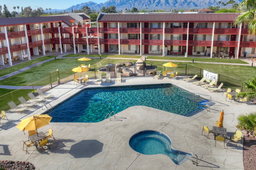 Pool & Hot Spa