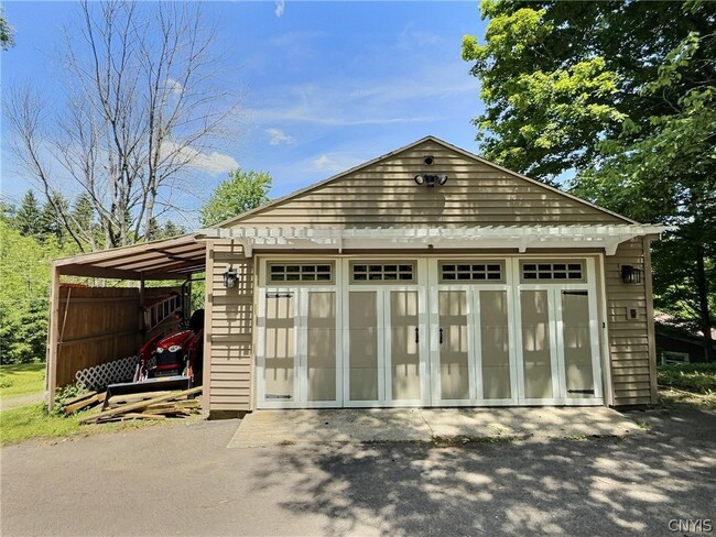Photo - 1783 Traverse Rd
