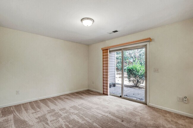 Photo - 3915 Brokenshire St