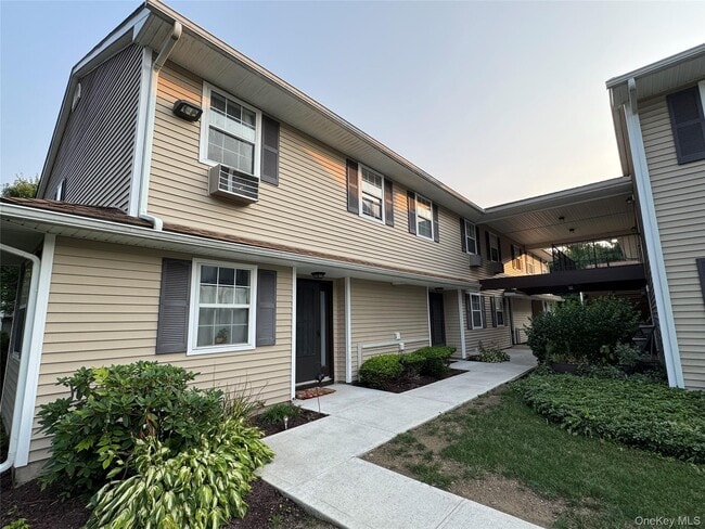 Building Photo - 100 Hillside Dr Unit C8 Rental