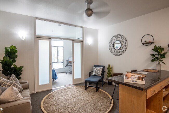 2BR, 1 BA